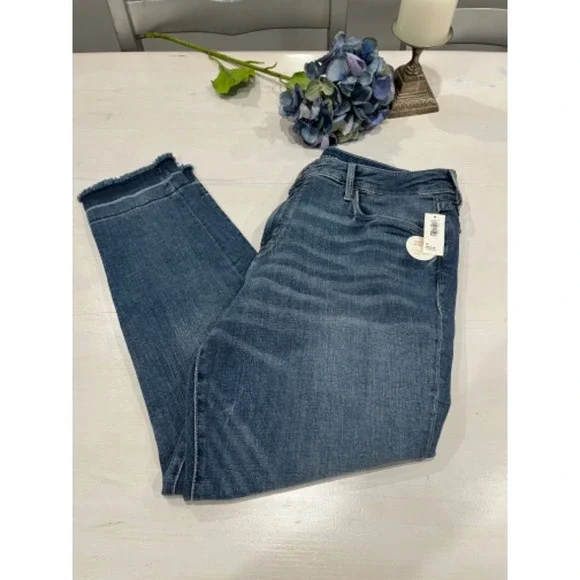 NEW Old Navy Rockstar Ankle Jeans Frayed Hem Mid-Rise Denim Blue Women's Size 14 - Picture 7 of 10